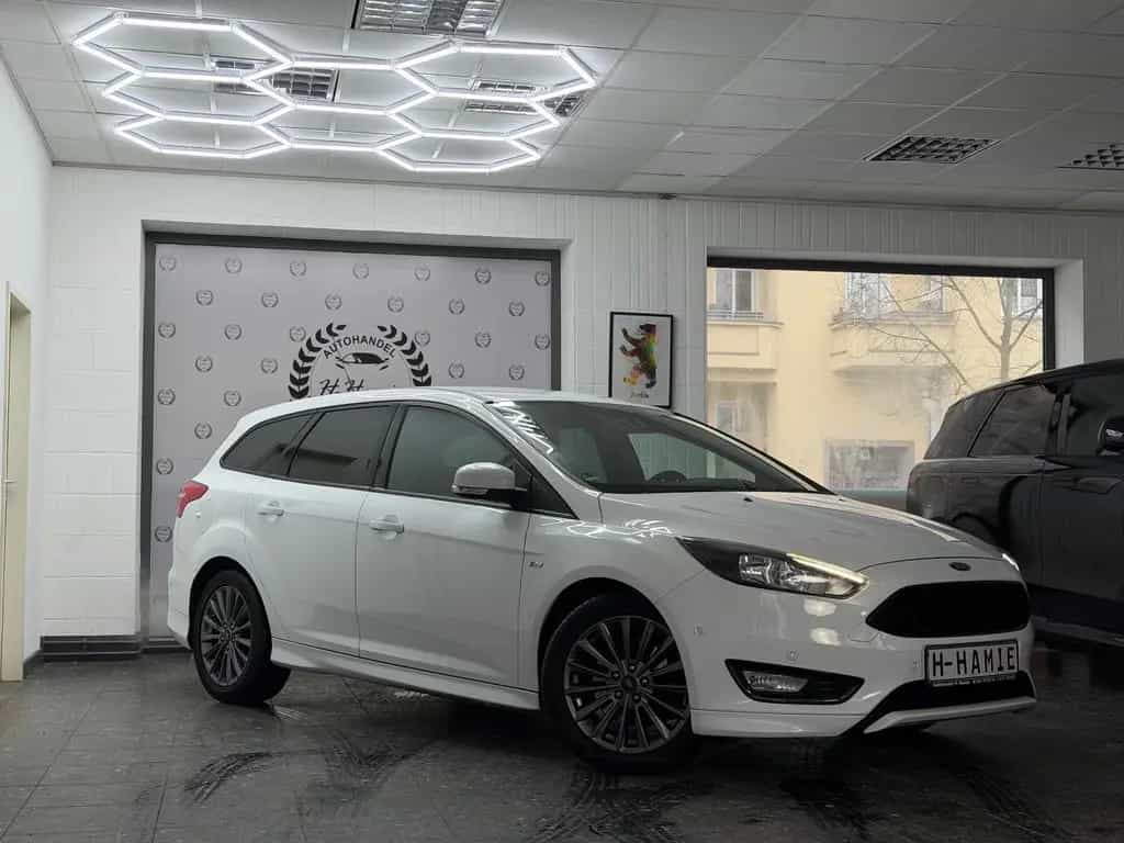 Ford Focus TOURNIER ST-LINE AUTO NAVI SZHG L-HZG 1-HA 03/2017-photo-4