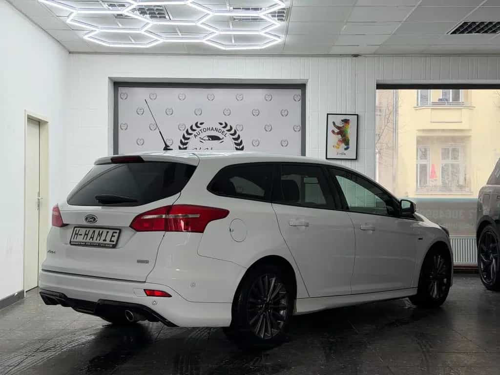 Ford Focus TOURNIER ST-LINE AUTO NAVI SZHG L-HZG 1-HA 03/2017-photo-6