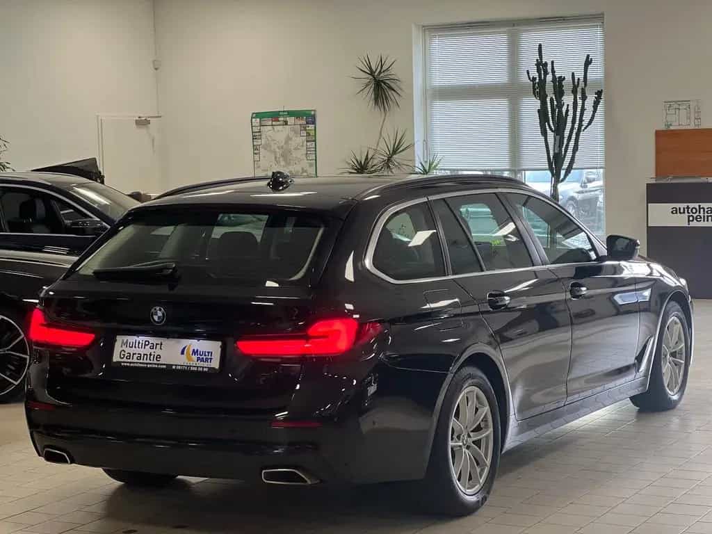 BMW 5 Series 06/2022-photo-10
