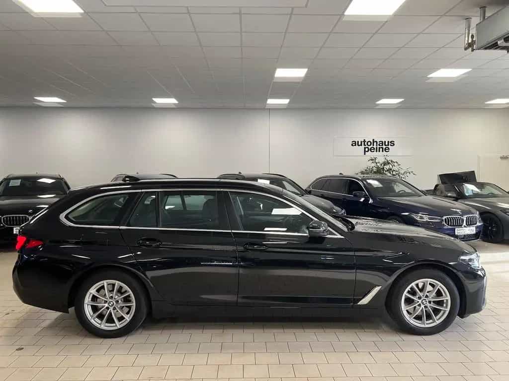 BMW 5 Series 06/2022-photo-11
