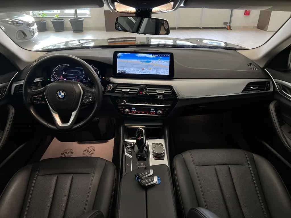 BMW 5 Series 06/2022-photo-2