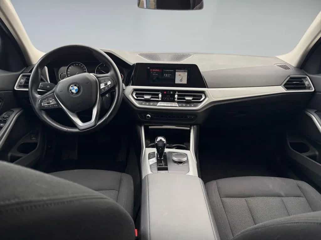 BMW 320 d Touring xDrive Aut. Advantage 02/2020-photo-8