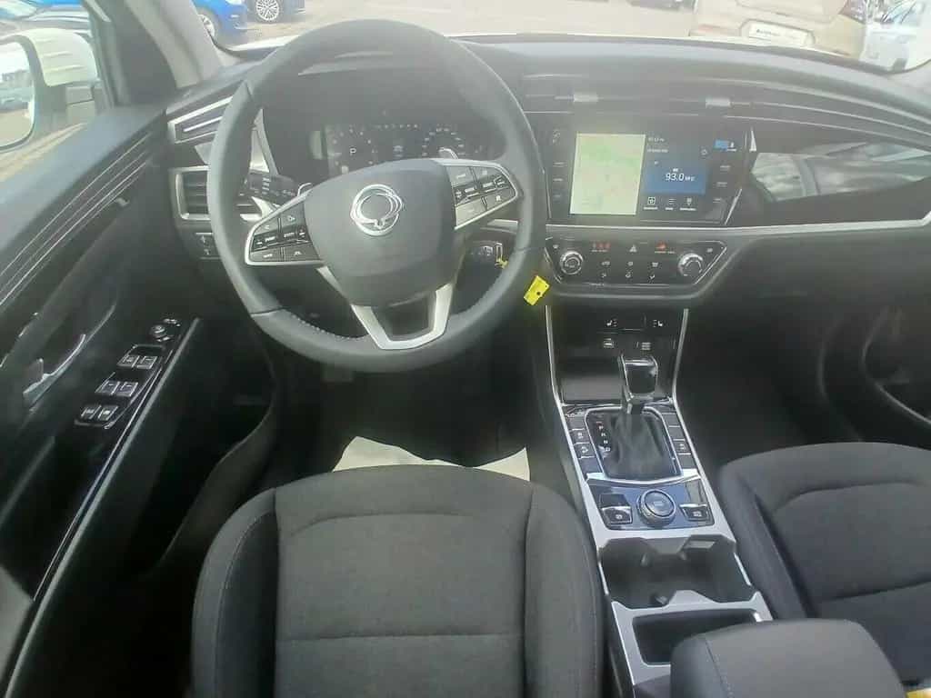 KGM Korando Nomad Sondermodell null-photo-11