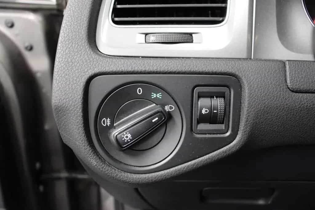 Volkswagen Golf VII 1.2 TSI DSG KLIMA SHZ LED 2.HD PDC V+H 08/2013-photo-23