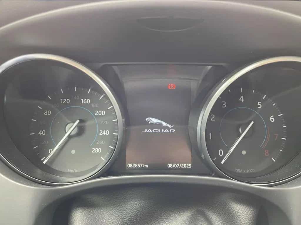 Jaguar F-Pace 25t AWD R-Sport 07/2017-photo-12