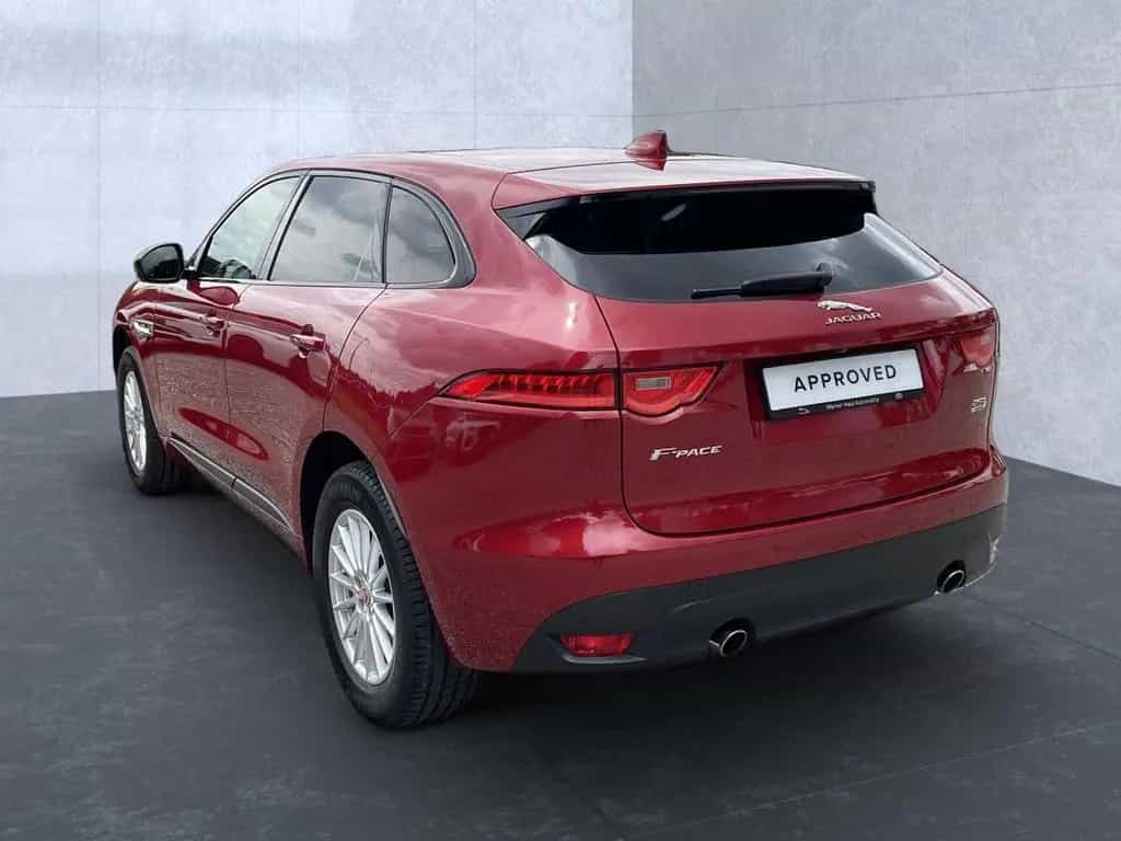 Jaguar F-Pace 25t AWD R-Sport 07/2017-photo-17