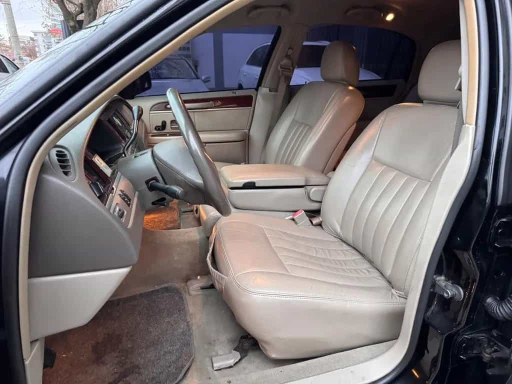 Lincoln Town Car 4.6l V8 09/2003-photo-9