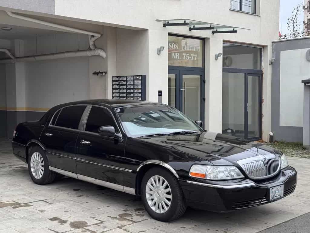 Lincoln Town Car 4.6l V8 09/2003-photo-1