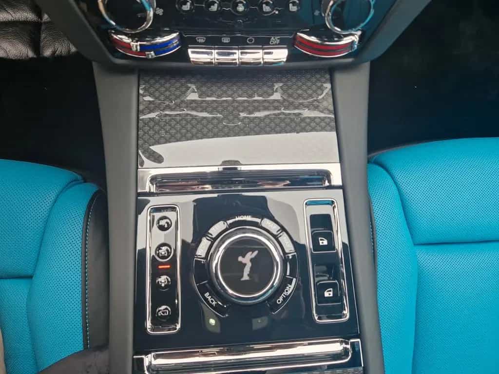 Rolls-Royce Ghost Black Badge null-photo-16