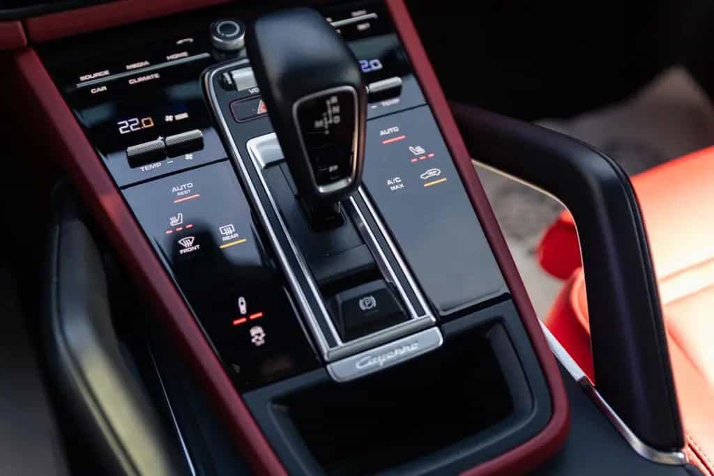 Porsche Cayenne Turbo 2HAND/AHK/SportChrono/NAVI/AppleCa 12/2019-photo-28