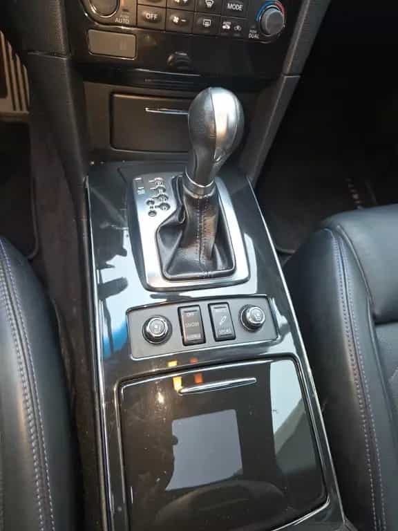 Infiniti QX70 3.7 S Prem. Neue Winterreifen, Standheizung 01/2018-photo-3