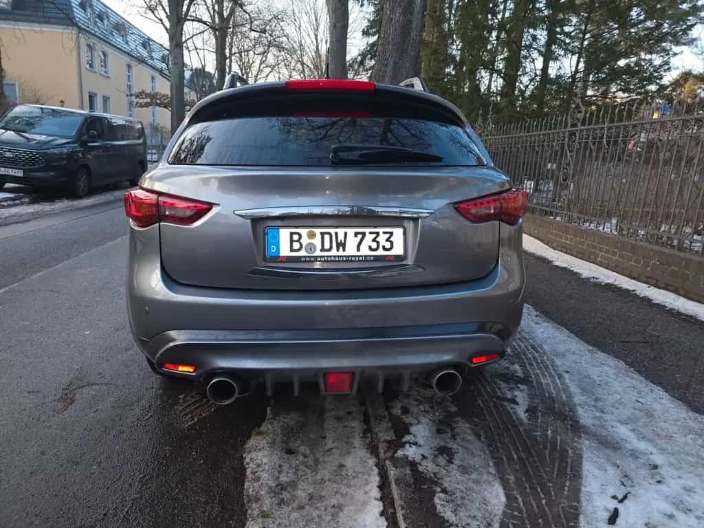 Infiniti QX70 3.7 S Prem. Neue Winterreifen, Standheizung 01/2018-photo-7