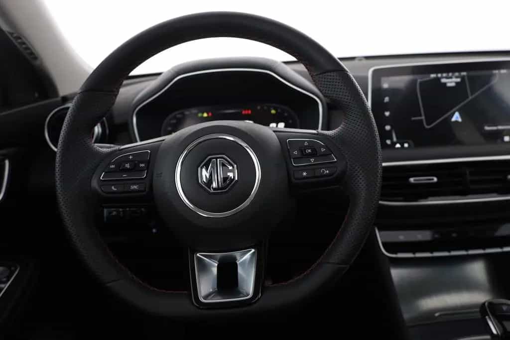 MG HS 1.5 T-GDI Luxury Aut. LED ACC Navi 360° Pano 03/2024-photo-13