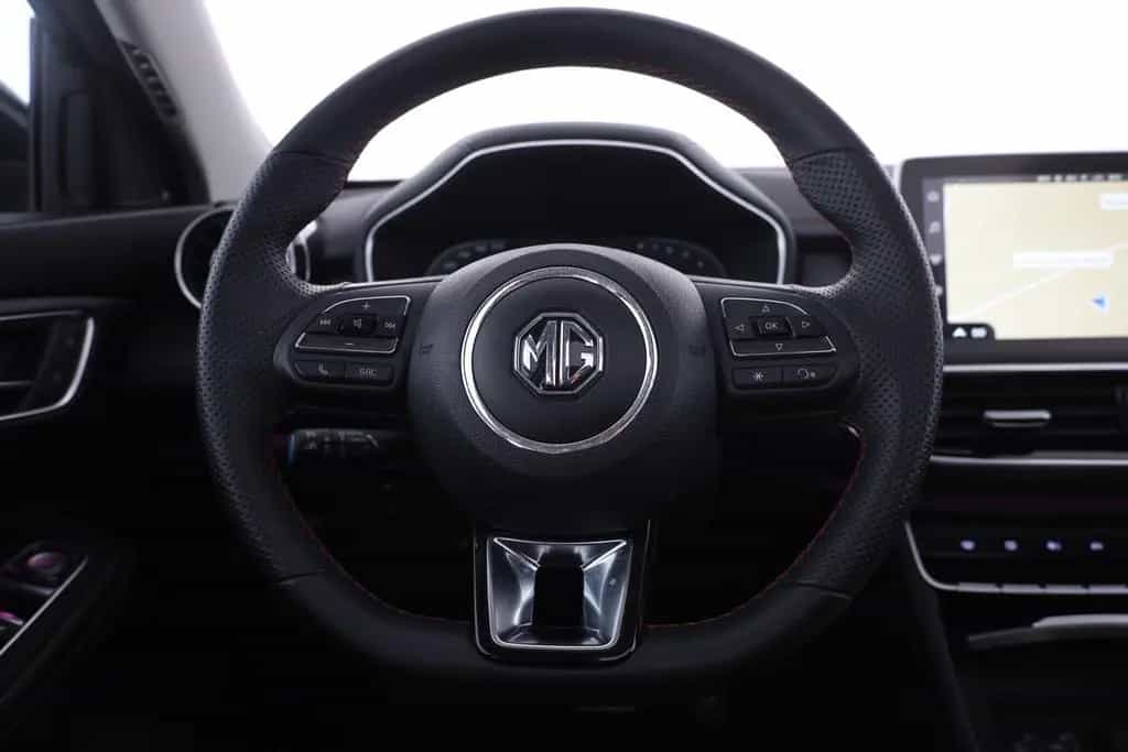 MG HS 1.5 T-GDI Luxury Aut. LED ACC Navi 360° Pano 03/2024-photo-13