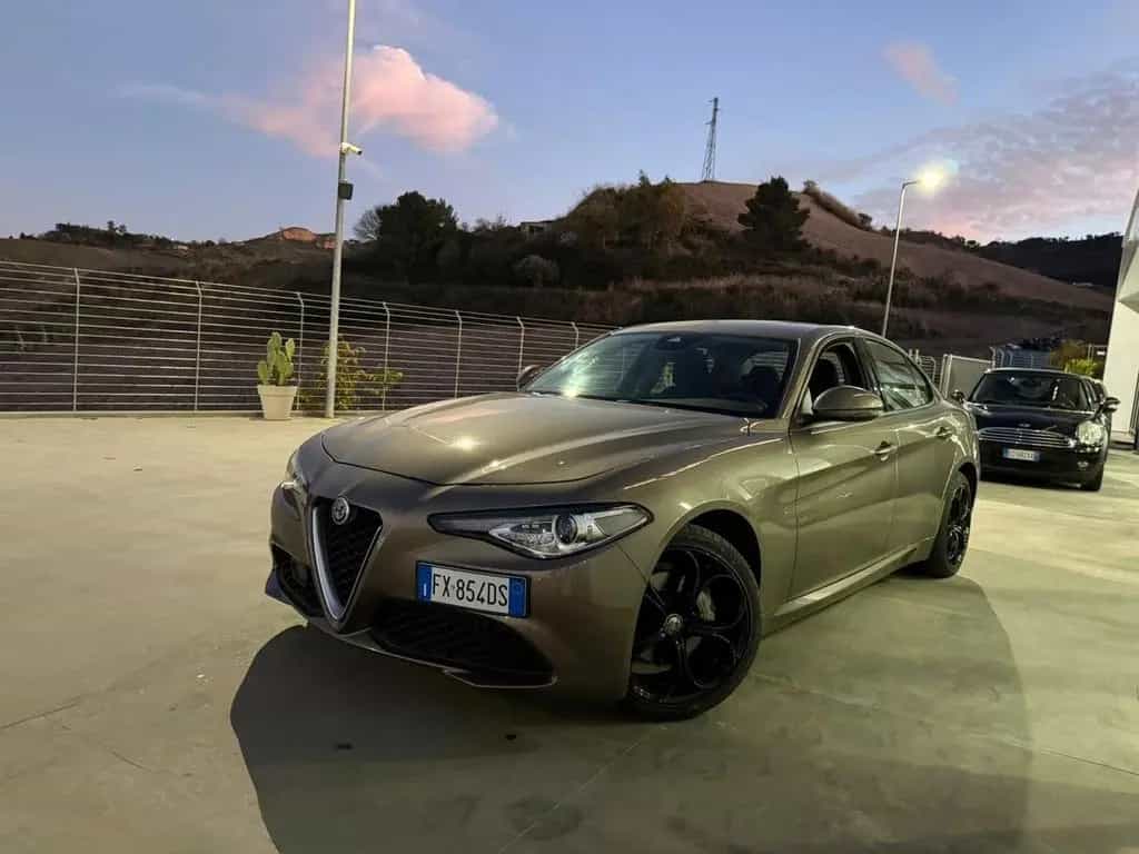 Alfa Romeo Giulia 2.2 Turbodiesel 160 CV AT8 Bus 05/2019-photo-1