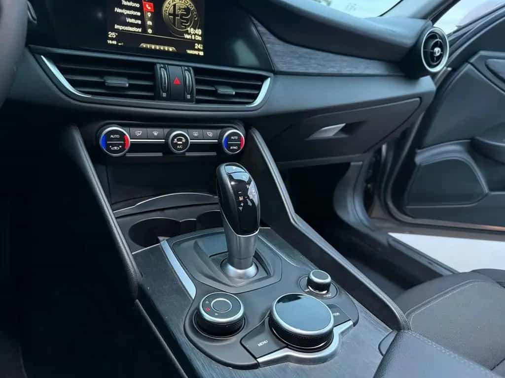 Alfa Romeo Giulia 2.2 Turbodiesel 160 CV AT8 Bus 05/2019-photo-12