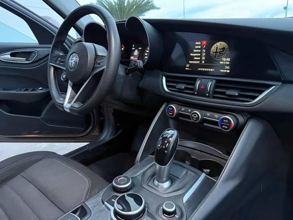 Alfa Romeo Giulia 2.2 Turbodiesel 160 CV AT8 Bus 05/2019-photo-13