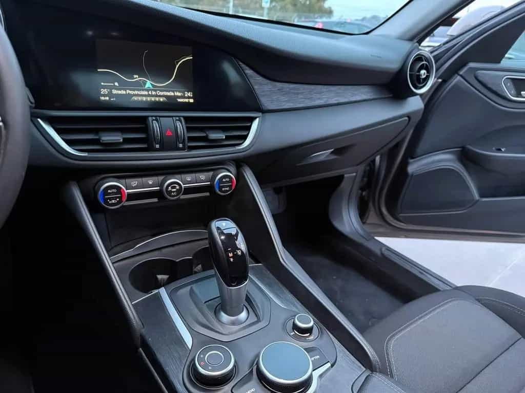 Alfa Romeo Giulia 2.2 Turbodiesel 160 CV AT8 Bus 05/2019-photo-14
