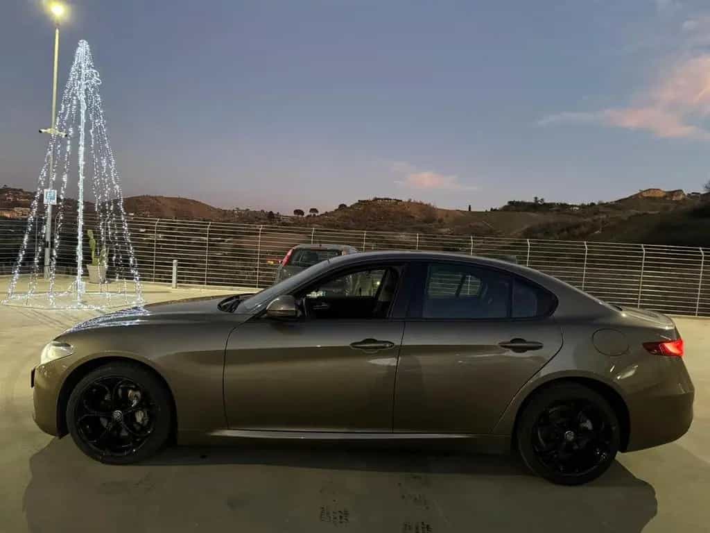 Alfa Romeo Giulia 2.2 Turbodiesel 160 CV AT8 Bus 05/2019-photo-3