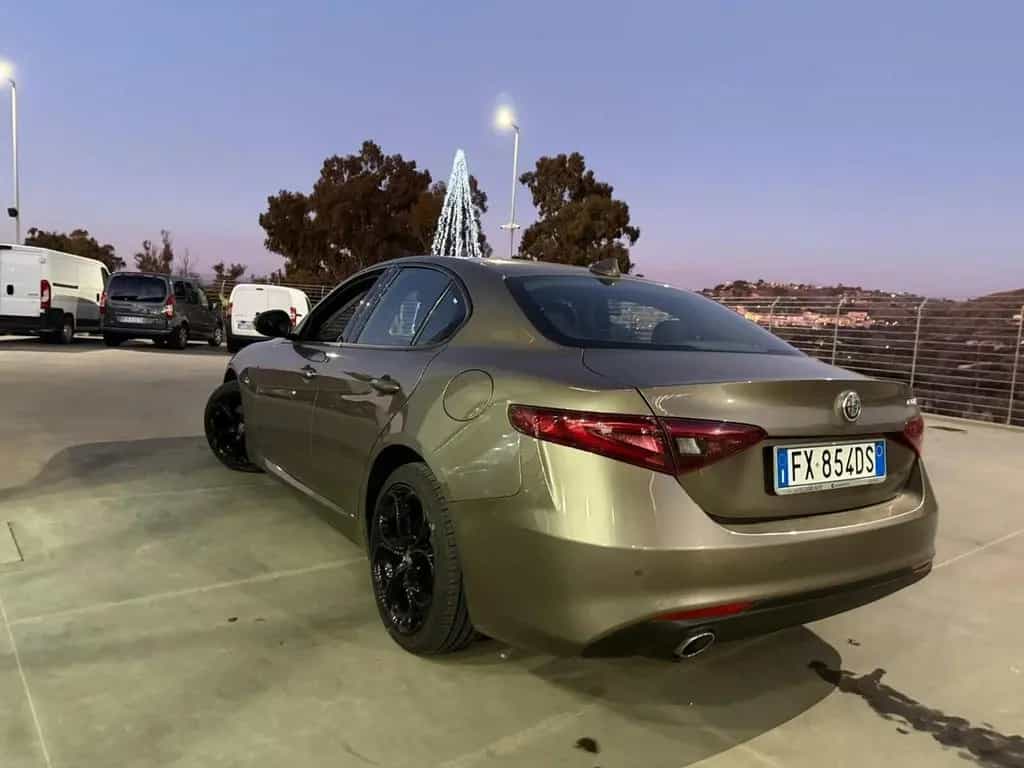 Alfa Romeo Giulia 2.2 Turbodiesel 160 CV AT8 Bus 05/2019-photo-4