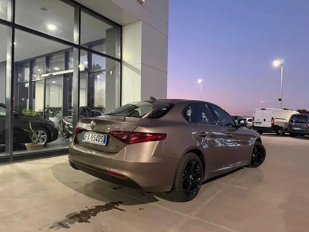Alfa Romeo Giulia 2.2 Turbodiesel 160 CV AT8 Bus 05/2019-photo-5