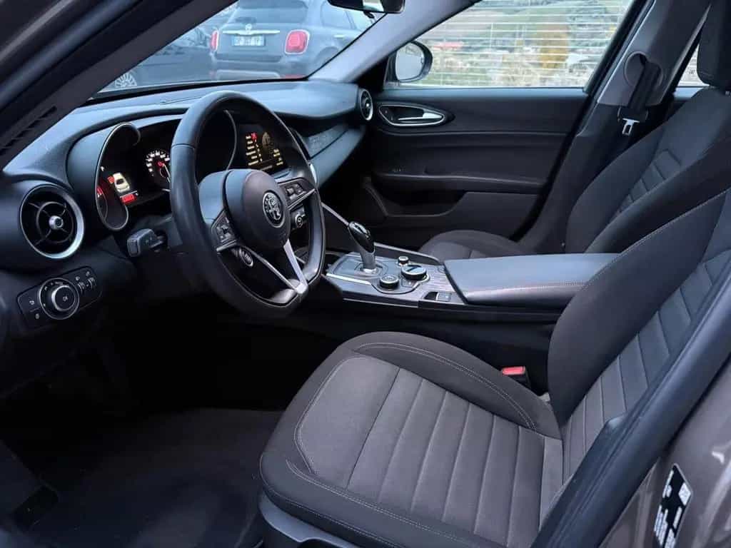 Alfa Romeo Giulia 2.2 Turbodiesel 160 CV AT8 Bus 05/2019-photo-7
