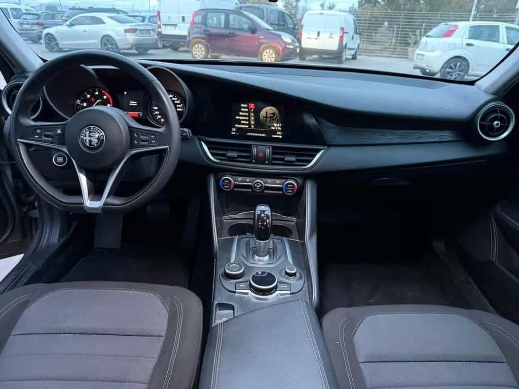 Alfa Romeo Giulia 2.2 Turbodiesel 160 CV AT8 Bus 05/2019-photo-8