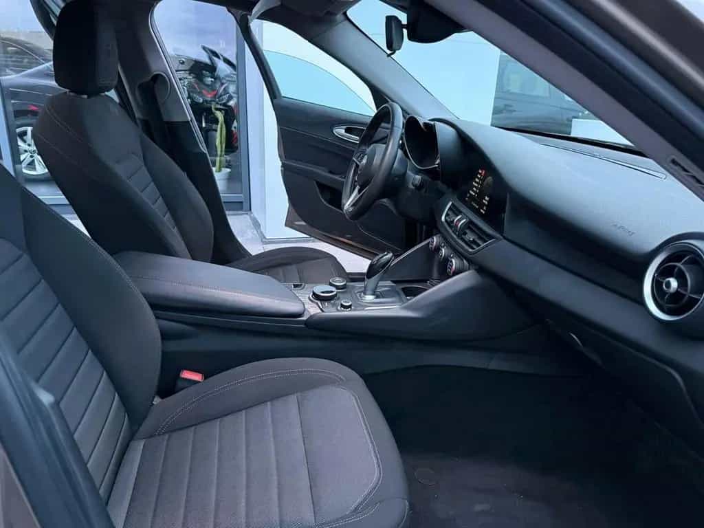 Alfa Romeo Giulia 2.2 Turbodiesel 160 CV AT8 Bus 05/2019-photo-9