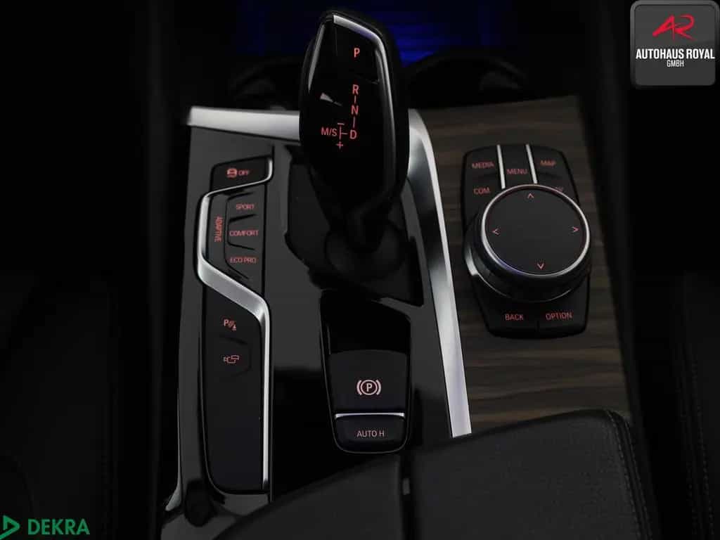 BMW 5 Series 520 i T STANDHEIZ,HUD,360GRAD,ACC,SOFTCLOSE,PANO 04/2020-photo-20