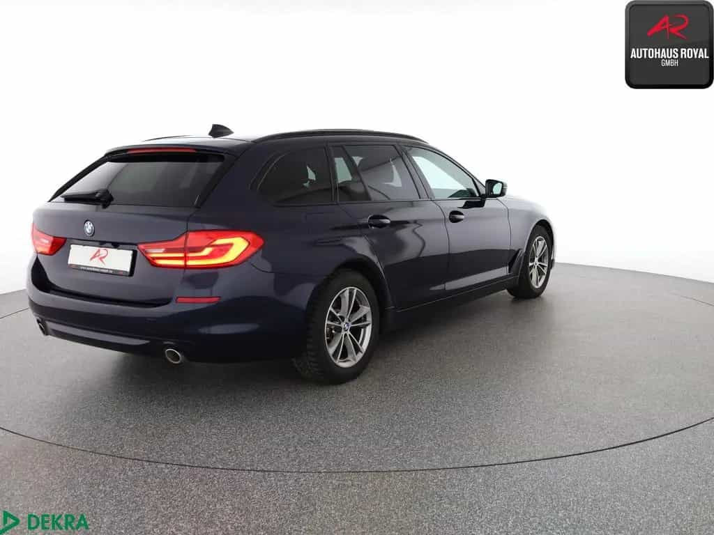 BMW 5 Series 520 i T STANDHEIZ,HUD,360GRAD,ACC,SOFTCLOSE,PANO 04/2020-photo-3