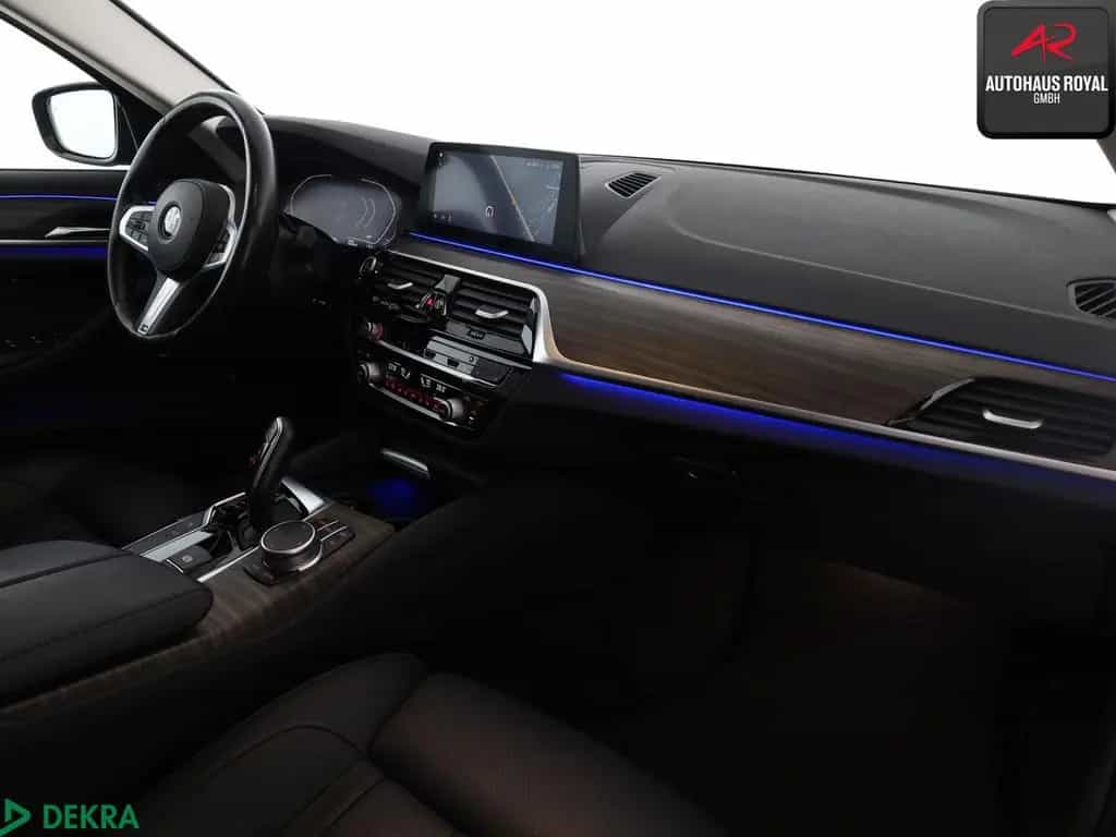 BMW 5 Series 520 i T STANDHEIZ,HUD,360GRAD,ACC,SOFTCLOSE,PANO 04/2020-photo-8