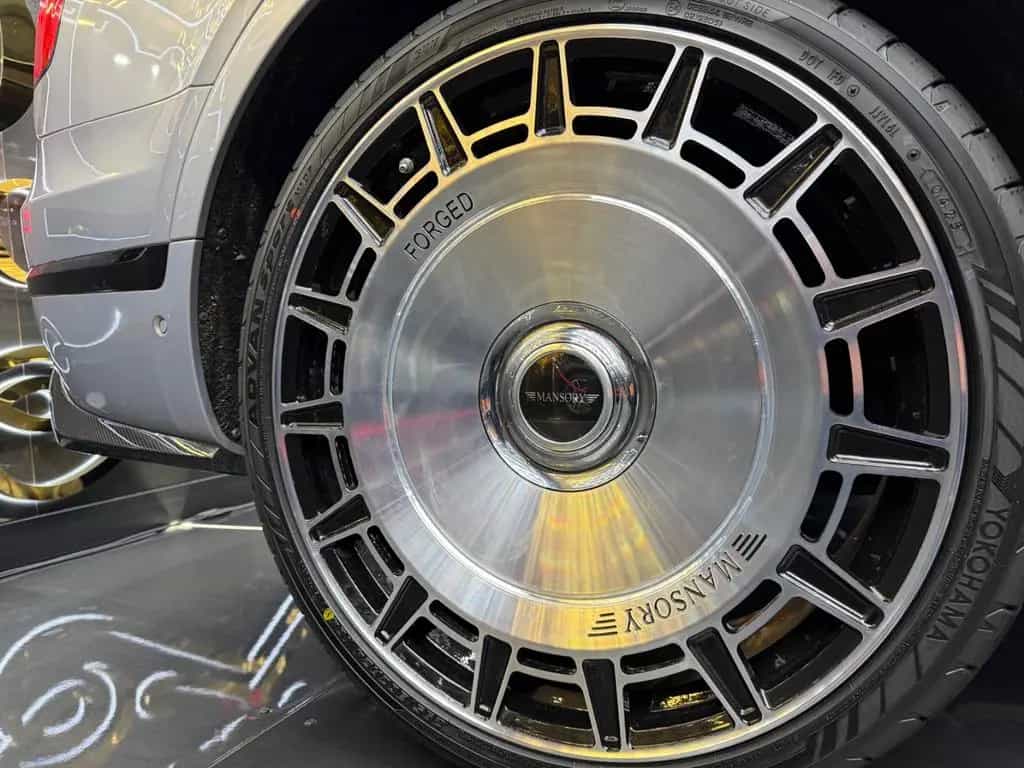 Bentley Bentayga 6.0 W12 AKRAPOVIC CARBON 24z MANSORY 08/2018-photo-28