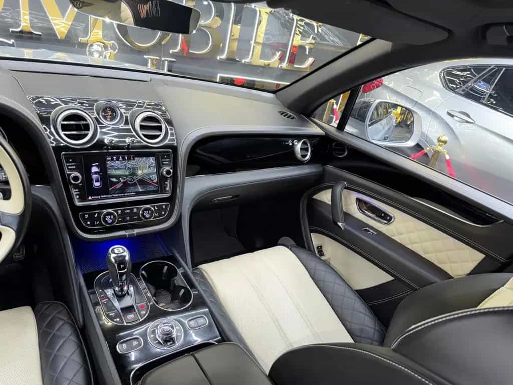 Bentley Bentayga 6.0 W12 AKRAPOVIC CARBON 24z MANSORY 08/2018-photo-32