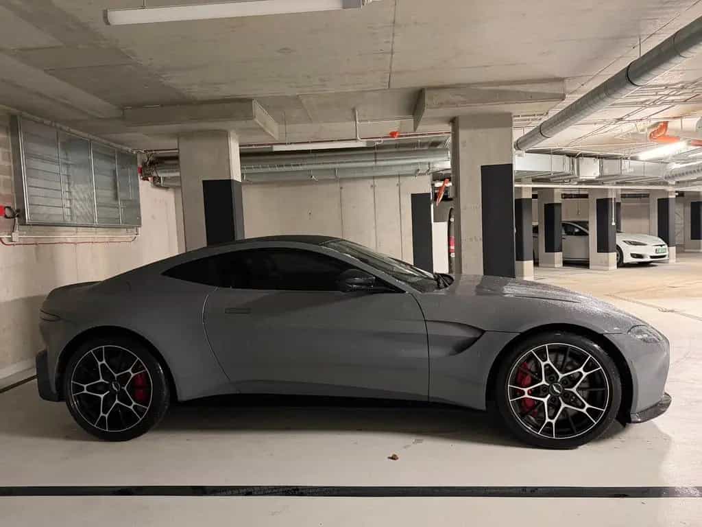 Aston Martin V8 Vantage 4.0 V8 04/2022-photo-1