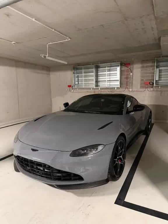 Aston Martin V8 Vantage 4.0 V8 04/2022-photo-2