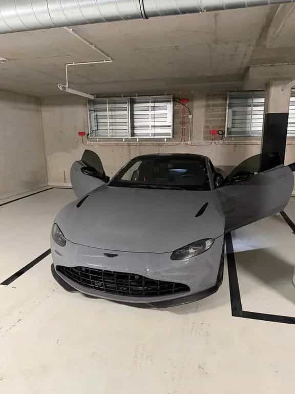 Aston Martin V8 Vantage 4.0 V8 04/2022-photo-3