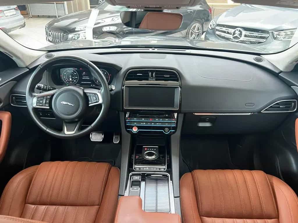 Jaguar F-Pace Portfolio AWD*PANO*KAMERA*SHZ*LEDER* 09/2018-photo-10
