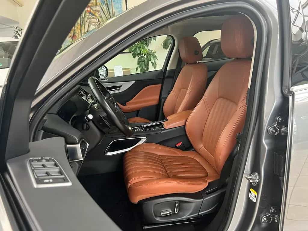 Jaguar F-Pace Portfolio AWD*PANO*KAMERA*SHZ*LEDER* 09/2018-photo-12