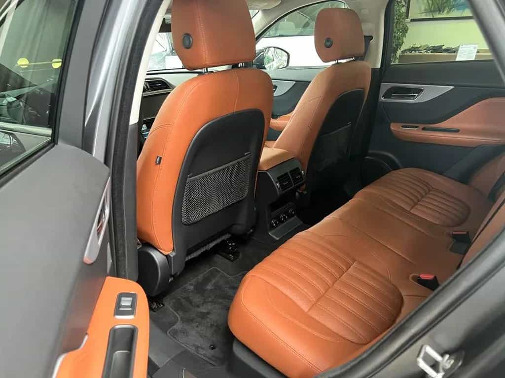 Jaguar F-Pace Portfolio AWD*PANO*KAMERA*SHZ*LEDER* 09/2018-photo-14