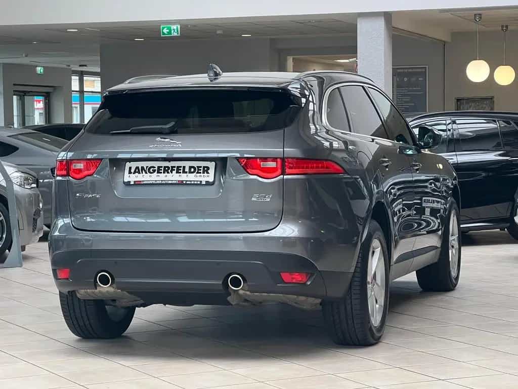 Jaguar F-Pace Portfolio AWD*PANO*KAMERA*SHZ*LEDER* 09/2018-photo-2