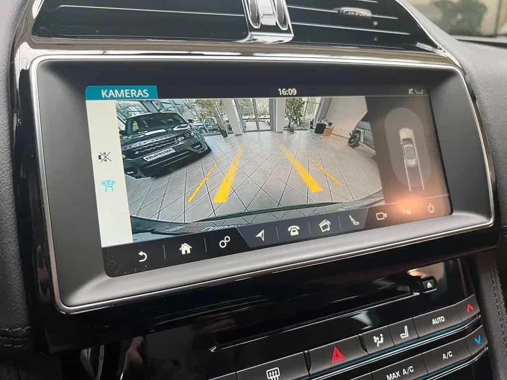 Jaguar F-Pace Portfolio AWD*PANO*KAMERA*SHZ*LEDER* 09/2018-photo-20