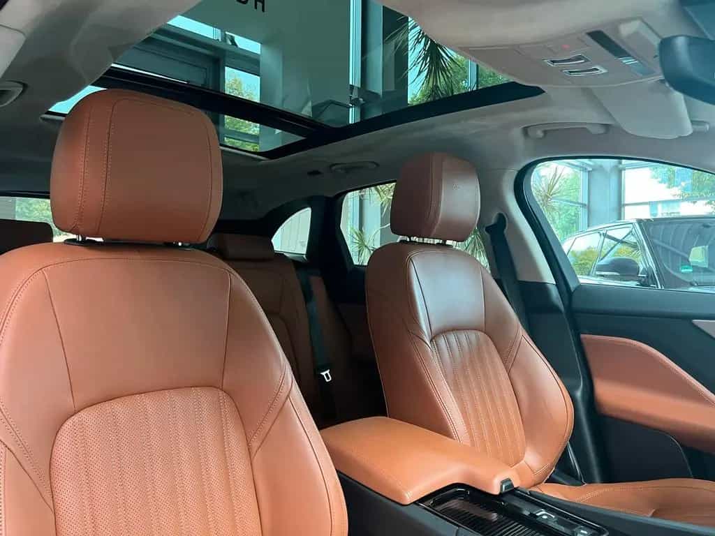 Jaguar F-Pace Portfolio AWD*PANO*KAMERA*SHZ*LEDER* 09/2018-photo-23