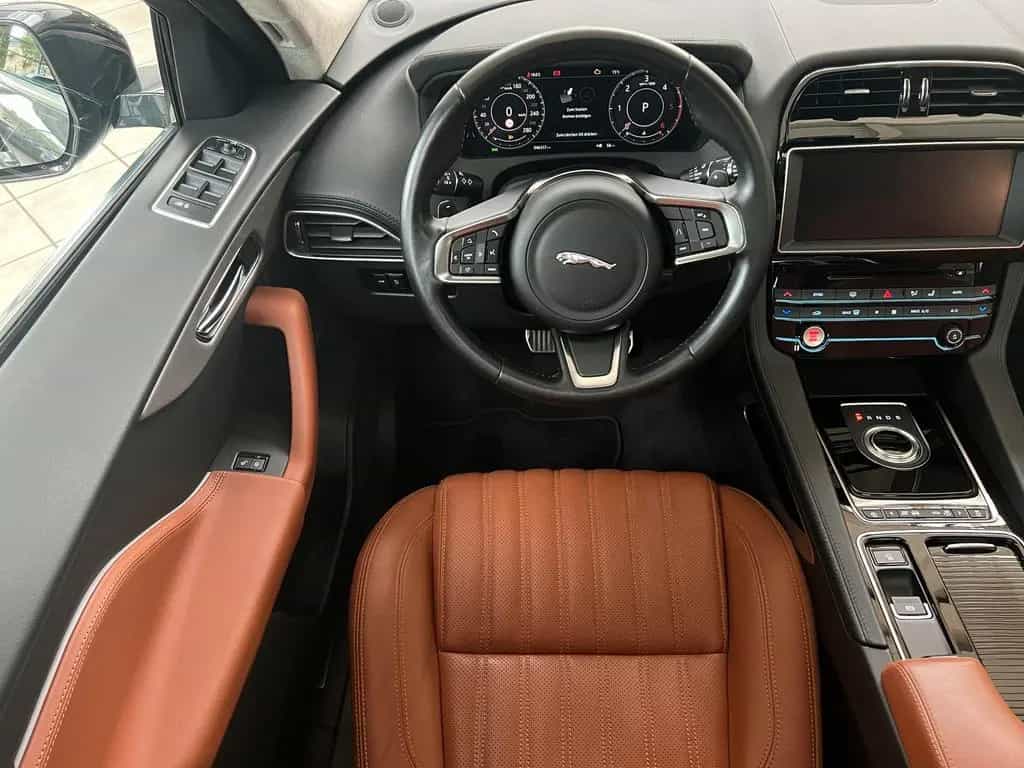 Jaguar F-Pace Portfolio AWD*PANO*KAMERA*SHZ*LEDER* 09/2018-photo-9