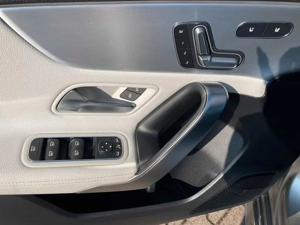 Mercedes-Benz A 200 d AMG Line Multib*Distro*Keyless*RF-Kamera 07/2019-photo-6