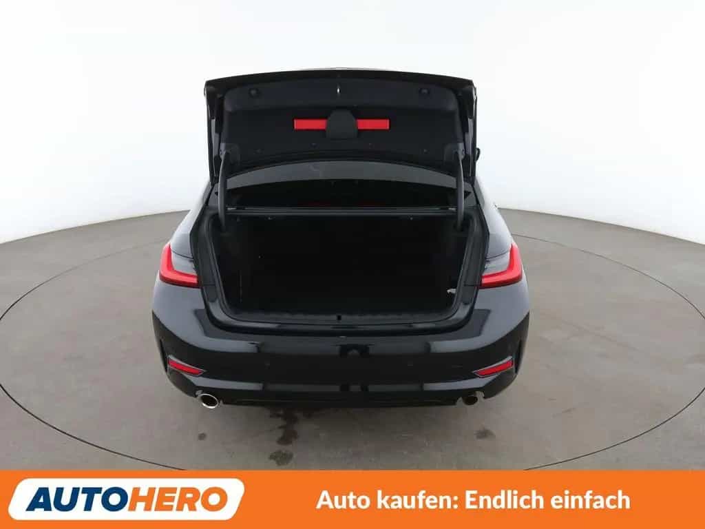 BMW 3 Series 318i Sport Line Aut.*NAVI*LED*TEMPO*PDC* 01/2021-photo-16