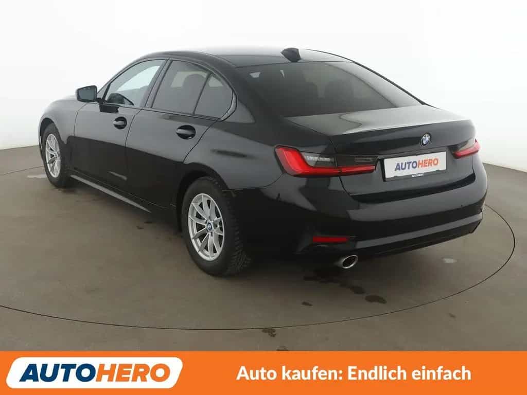 BMW 3 Series 318i Sport Line Aut.*NAVI*LED*TEMPO*PDC* 01/2021-photo-3