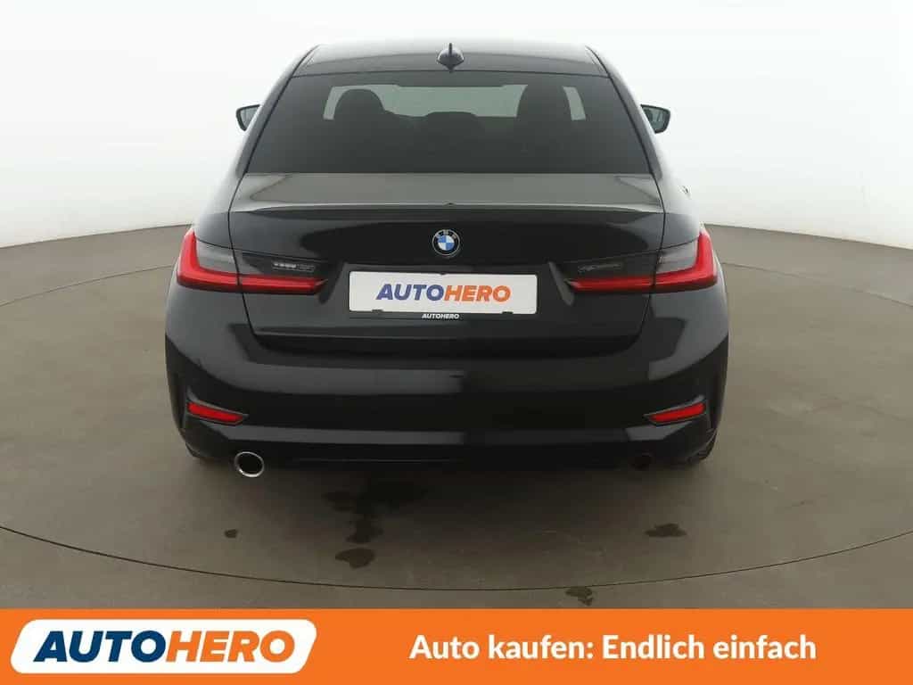 BMW 3 Series 318i Sport Line Aut.*NAVI*LED*TEMPO*PDC* 01/2021-photo-4