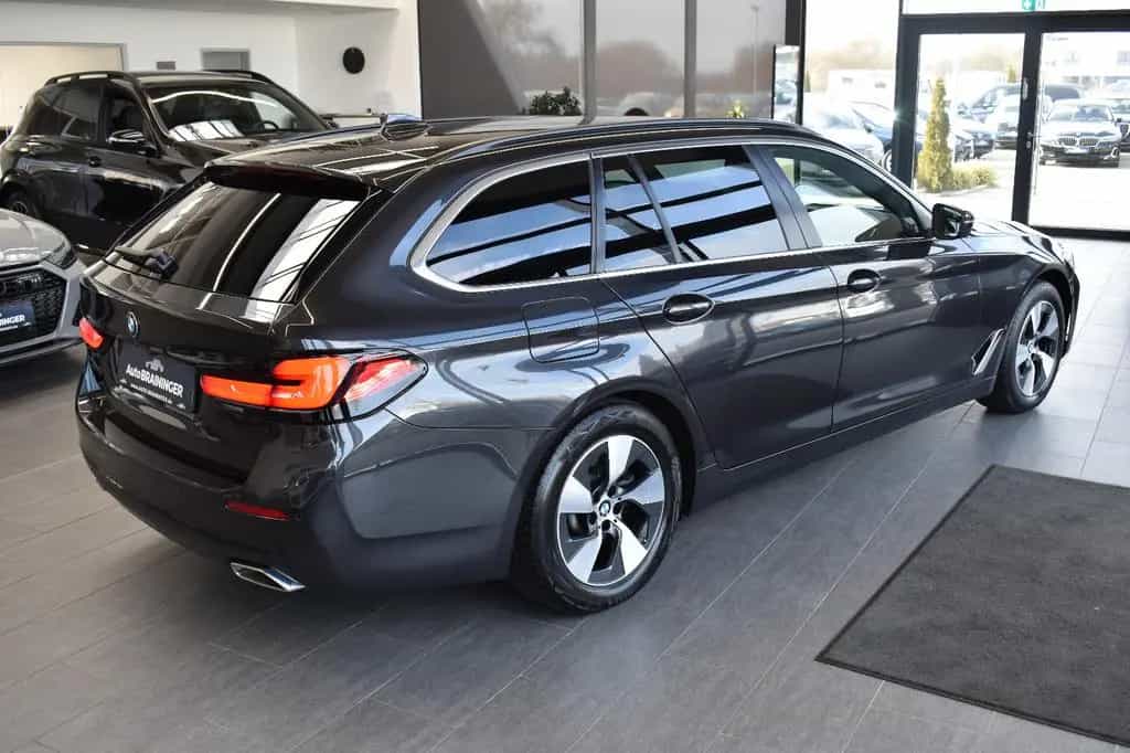 BMW 5 Series 520d Touring xDrive Aut. Laser~LiveCo~H&K~Leder 08/2022-photo-1