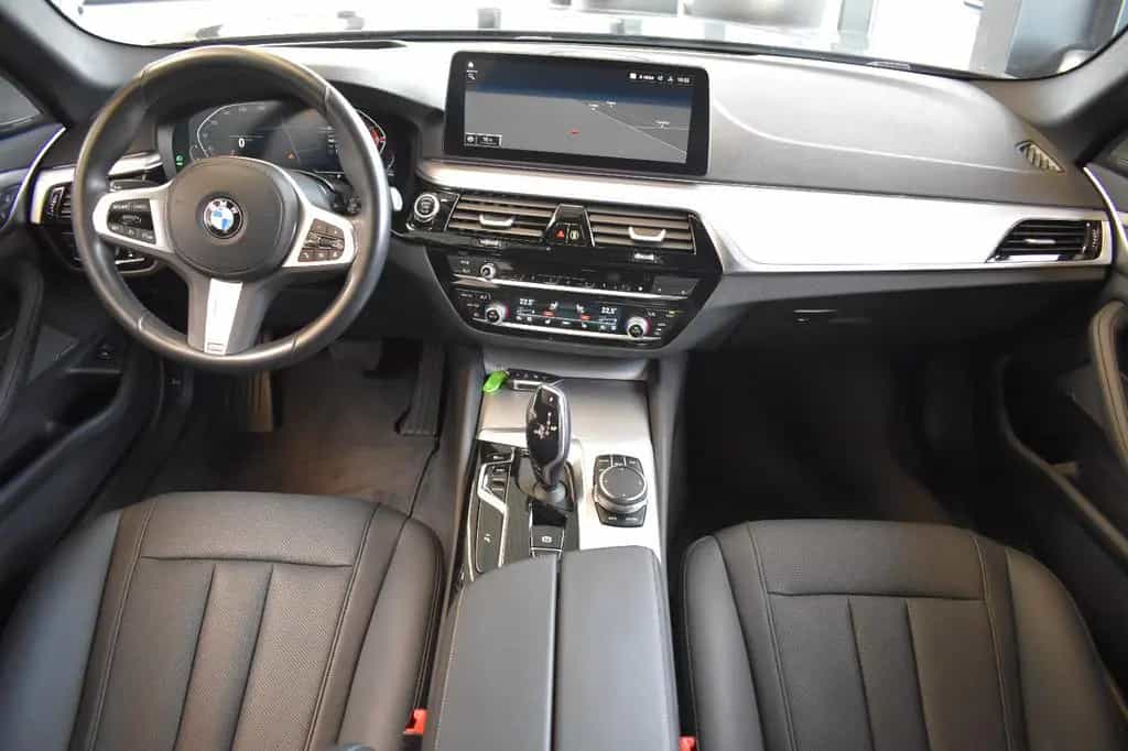 BMW 5 Series 520d Touring xDrive Aut. Laser~LiveCo~H&K~Leder 08/2022-photo-2