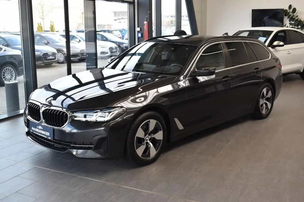 BMW 5 Series 520d Touring xDrive Aut. Laser~LiveCo~H&K~Leder 08/2022-photo-3